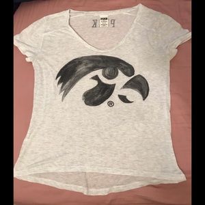 Vs pink Iowa Hawkeyes top